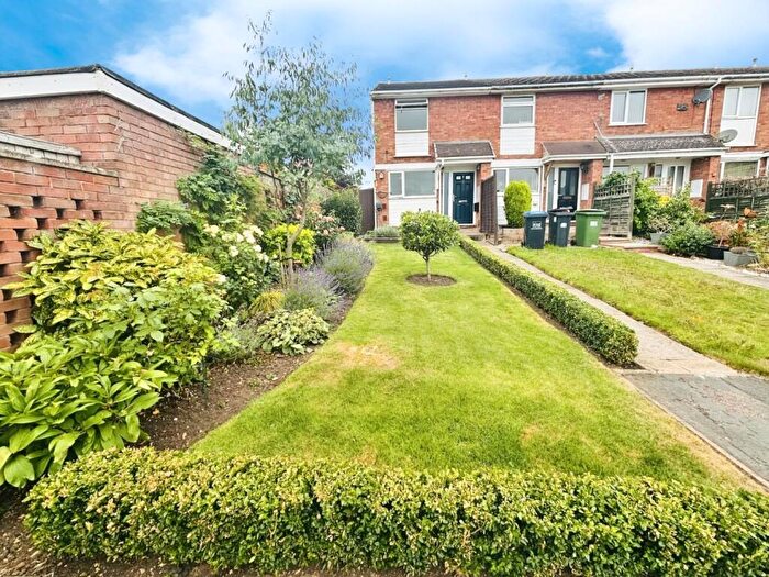 2 Bedroom End Of Terrace House For Sale In Burrows Close, Whitnash, Leamington Spa, CV31