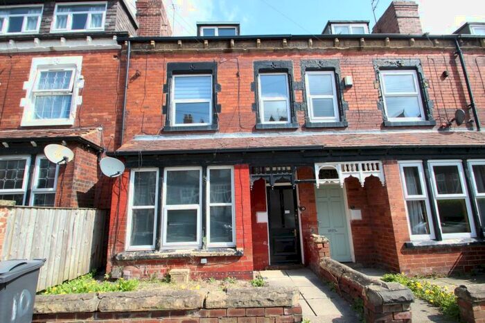 1 Bedroom Flat To Rent In Roman Place, Roundhay, Leeds, LS8