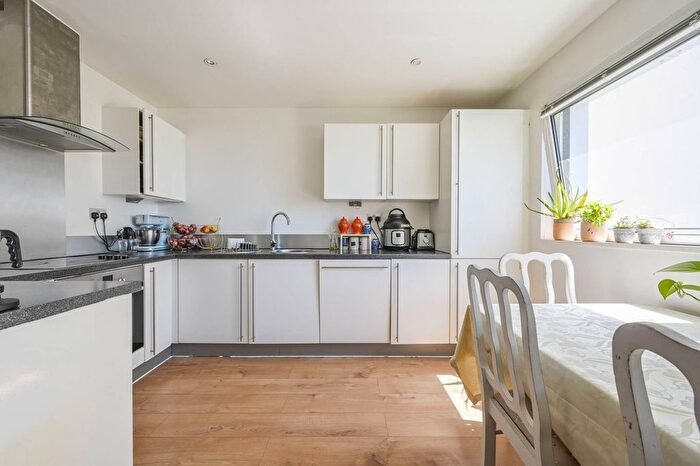 2 Bedroom Flat For Sale In Ebb Court, Docklands, London, E16