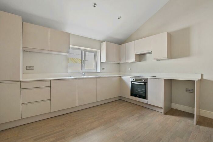 2 Bedroom Flat To Rent In Waterloo Road, London, London, NW2