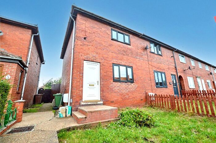 3 Bedroom End Of Terrace House For Sale In Smeaton Road, Upton, Pontefract, West Yorkshire, WF9