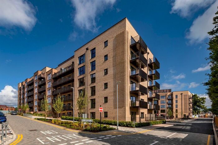 2 Bedroom Flat To Rent In Hornchurch Road, Uxbridge UB10