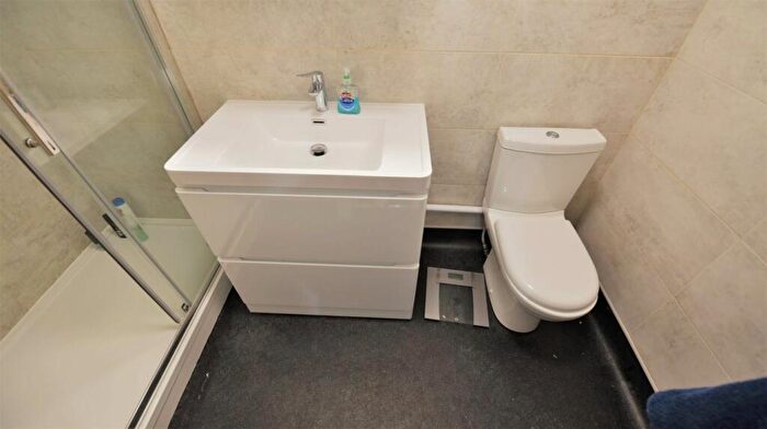 2 Bedroom Flat To Rent In A Kelso Street, LS2