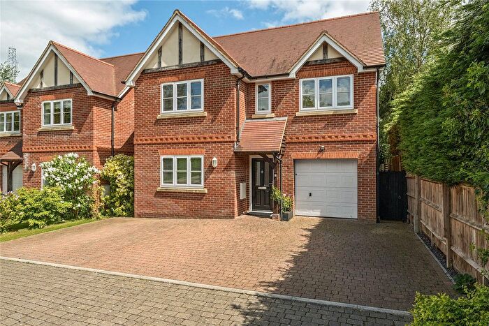 4 Bedroom Detached House For Sale In The Rings, Lymington, Hampshire, SO41