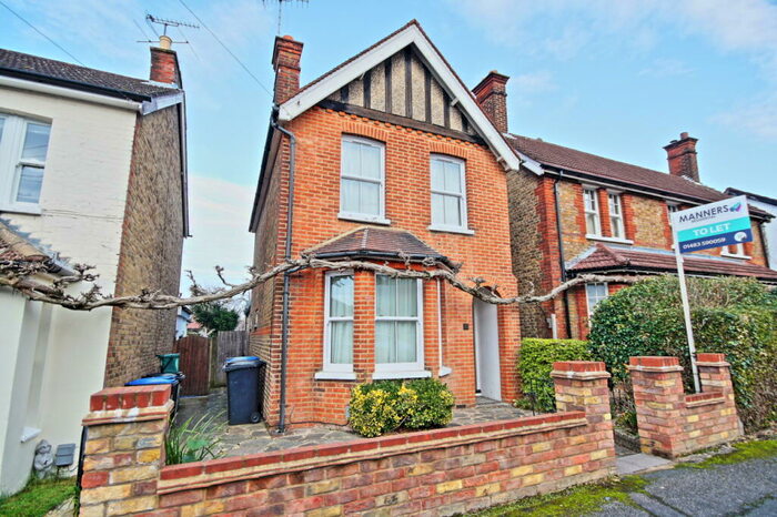 3 Bedroom Detached House To Rent In Royal Oak Road, Woking, GU21