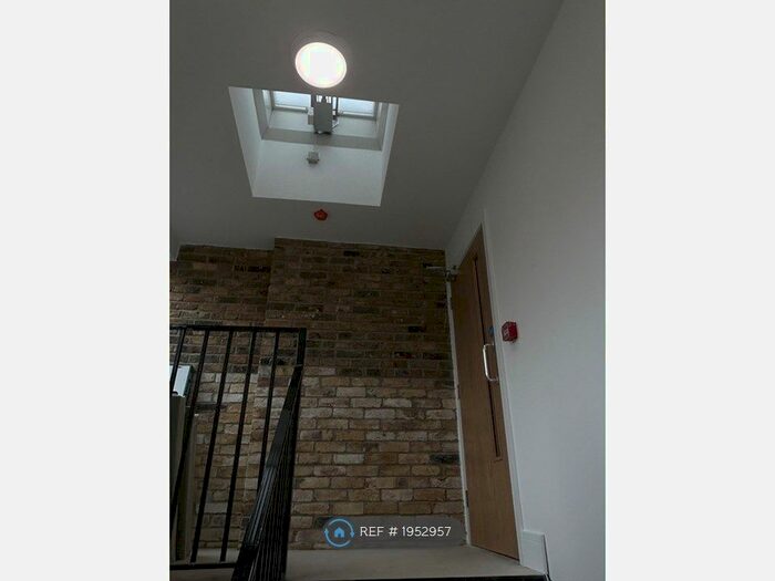 2 Bedroom Flat To Rent In Sutherlands Road, London, E17