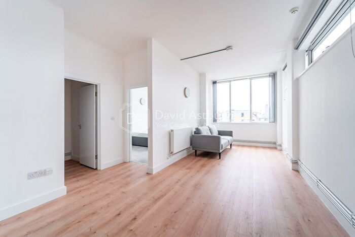 Cottage To Rent In Kingsland Road, Dalston, London, E8