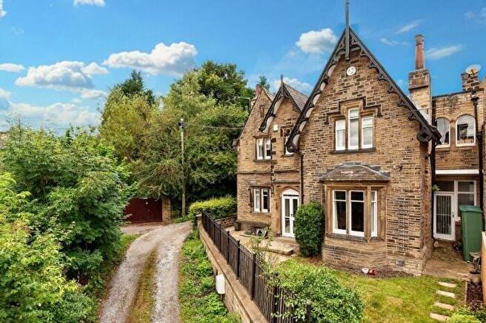 4 Bedroom House To Rent In New North Road, Huddersfield, West Yorkshire, HD1