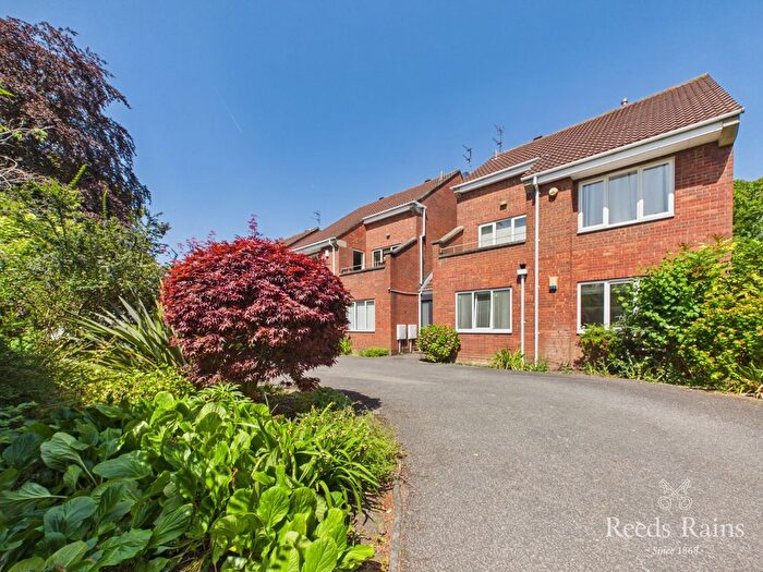 2 Bedroom Flat For Sale In Newland Park, Hull, East Yorkshire, HU5