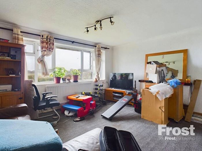 2 Bedroom Flat For Sale In Elmwood Avenue, Feltham, TW13