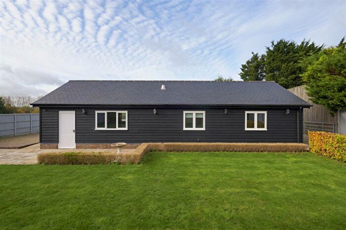 2 Bedroom Bungalow To Rent In Willow Lodge, Ratling Road, Ayelsham, CT3