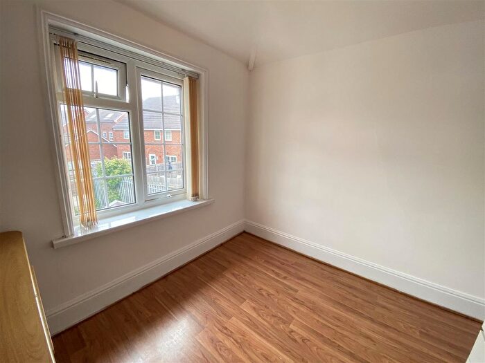 1 Bedroom Flat To Rent In Springfield Crescent, West Bromwich, B70