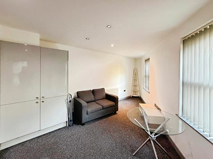 Apartment To Rent In Blackwall, Halifax, West Yorkshire, HX1