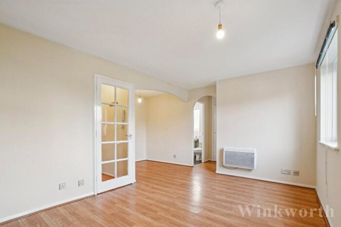 Apartment To Rent In Myers Lane, London, SE14