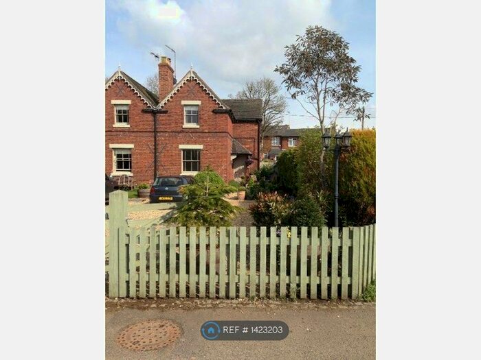 3 Bedroom Semi-Detached House To Rent In The Locks, Rugby, CV21