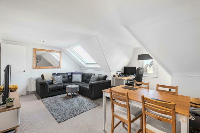 1 Bedroom Apartment To Rent In Alderbrook Road, London, SW12