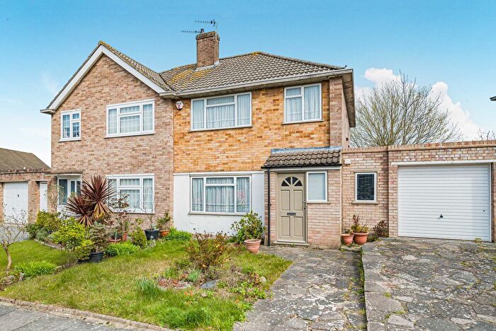 3 Bedroom Semi Detached House For Sale In Langdon Shaw, Sidcup, DA14