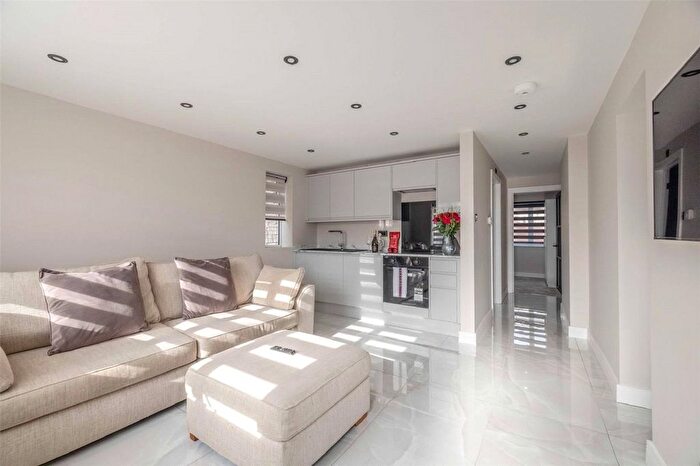 1 Bedroom Flat To Rent In Hewlett Place, Bagshot, Surrey, GU19