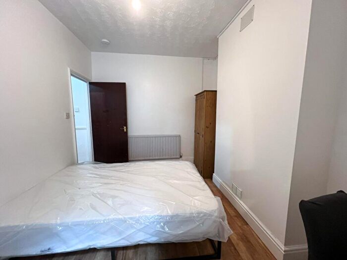 4 Bedroom House To Rent In Bath Road, Arnos Vale, BS4
