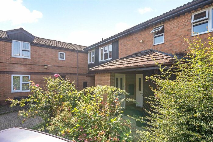 1 Bedroom Apartment To Rent In Dowding Court, Crowthorne, Berkshire, RG45