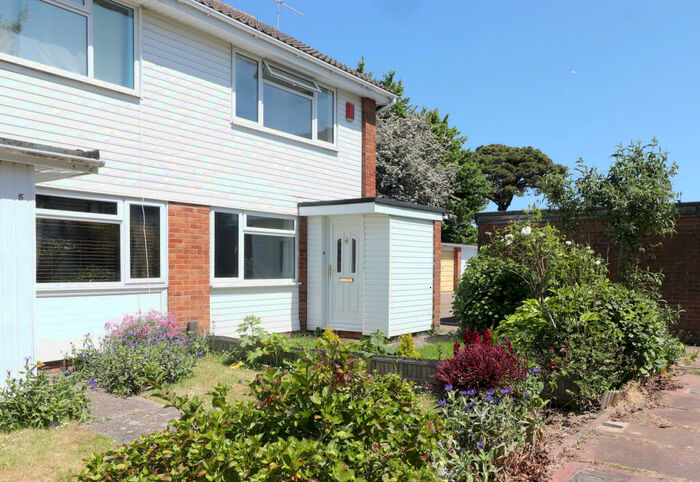 2 Bedroom End Of Terrace House To Rent In Alberta Walk, Worthing, BN13