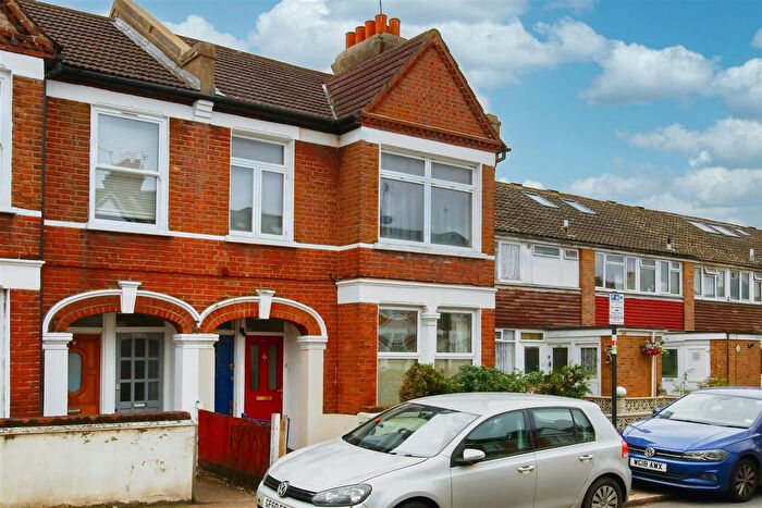 2 Bedroom Maisonette For Sale In Penwith Road, London, SW18