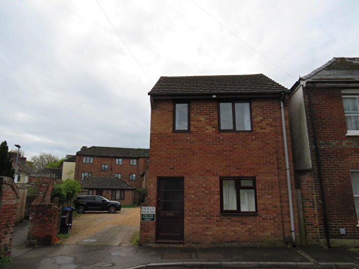 1 Bedroom Flat To Rent In Harcourt Terrace, Salisbury, SP2
