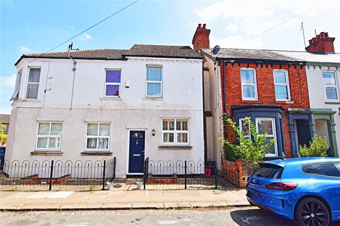 1 Bedroom End Of Terrace House For Sale In Lutterworth Road, Abington, Northampton, NN1