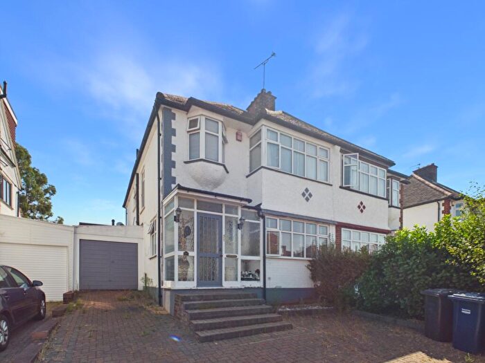 4 Bedroom Semi-Detached House For Sale In Addington Drive, London, N12