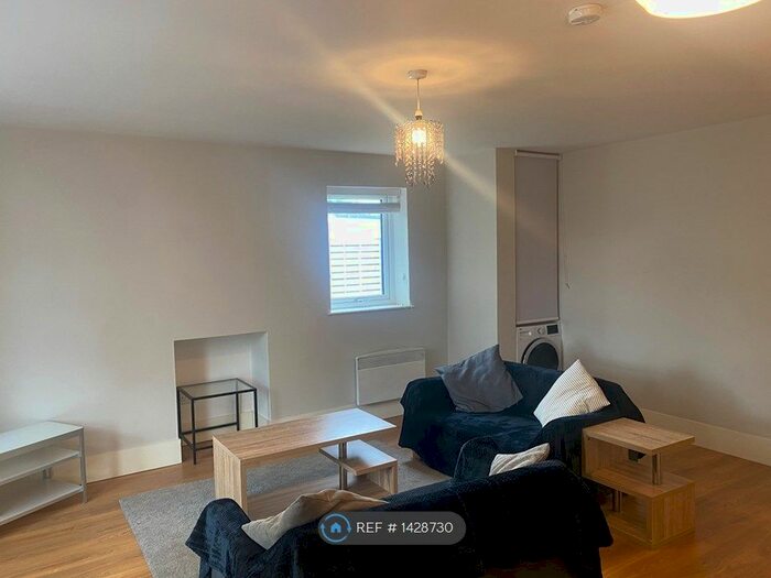 2 Bedroom Flat To Rent In Fallowfield, Manchester, M14