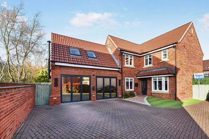 5 Bedroom Detached House For Sale In Fenlake Walk, Rotherham, S63