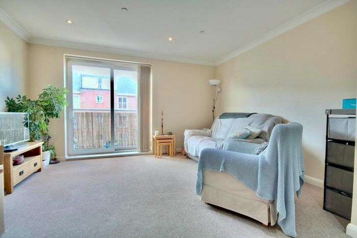1 Bedroom Flat To Rent In High Street, Cosham, Portsmouth, PO6