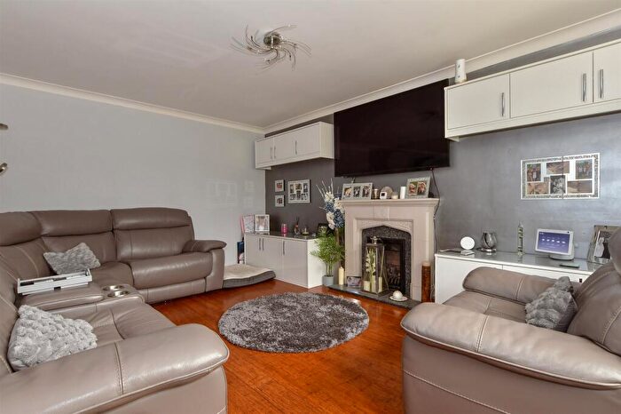 5 Bedroom Detached House For Sale In Willow Road, Larkfield, Kent, ME20