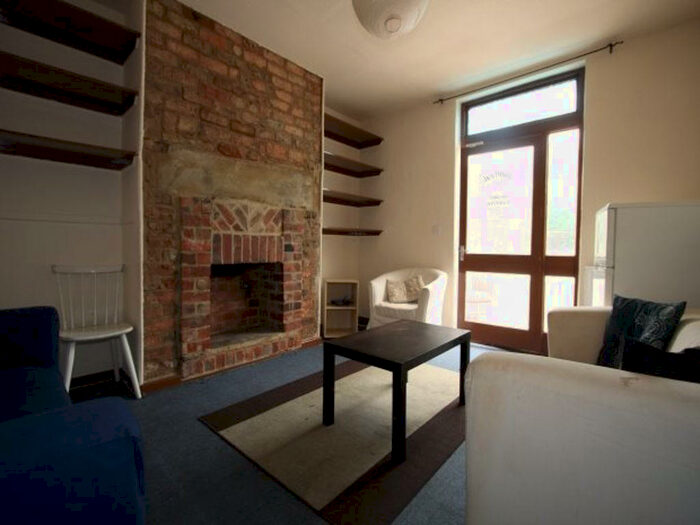 4 Bedroom House To Rent In Victoria Road, Leeds, LS6