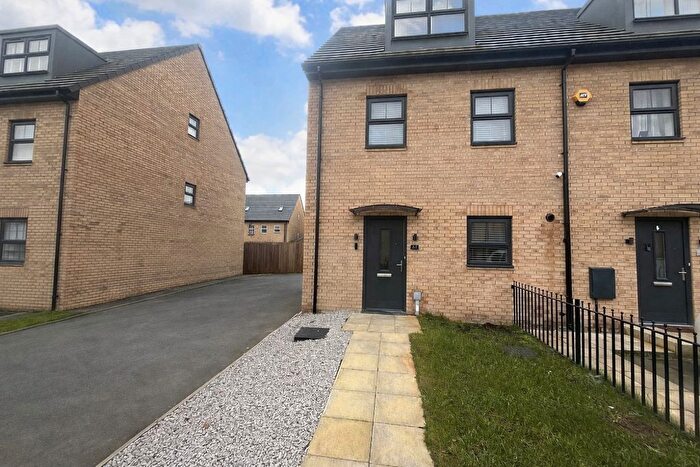 3 Bedroom End Of Terrace House For Sale In Brigham Grove, Hull, HU9