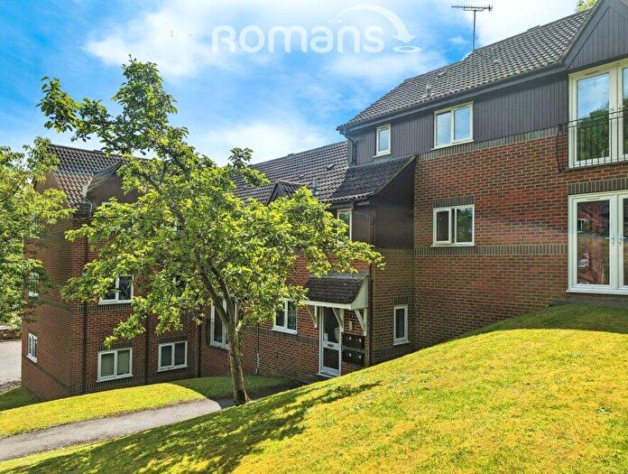 2 Bedroom Flat To Rent In Edmunds Gardens, High Wycombe, HP12