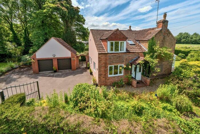 3 Bedroom Detached House For Sale In Chipmans Platt, Stonehouse, GL10