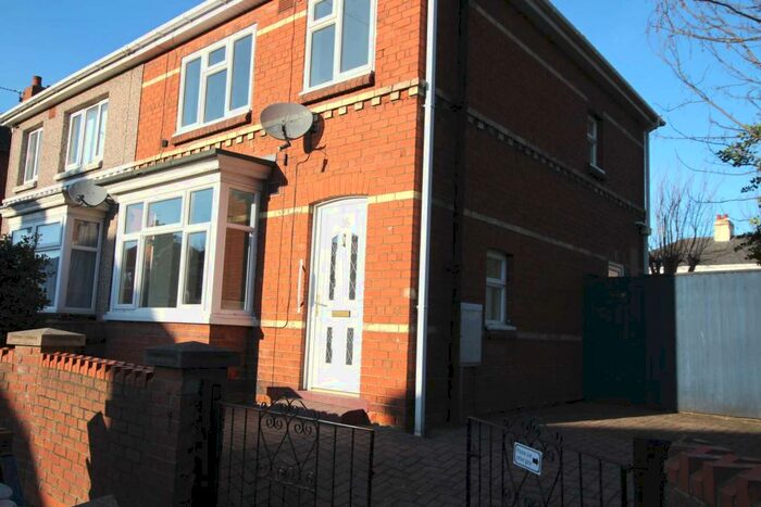 3 Bedroom Semi-Detached House To Rent In Kingsley Grove, Grimsby, DN33