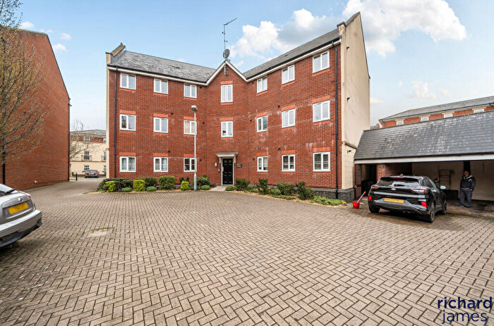 2 Bedroom Flat For Sale In Birkdale CLose, Swindon, SN25
