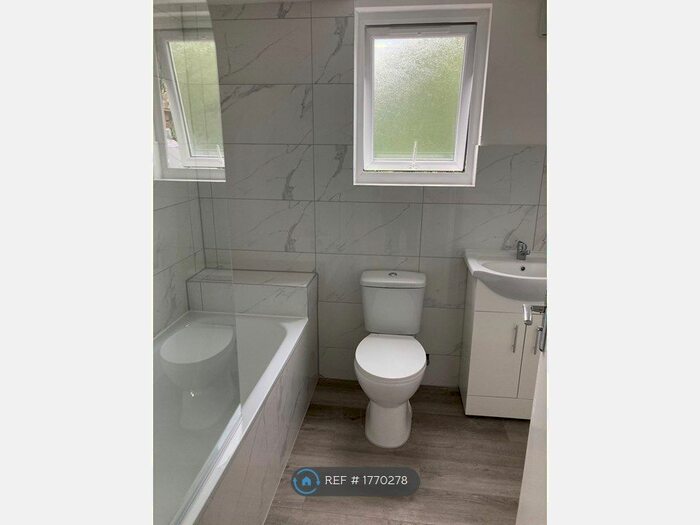 2 Bedroom Maisonette To Rent In Sketty Road, Enfield, EN1