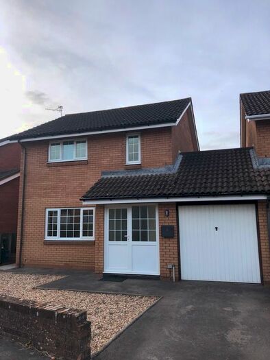 3 Bedroom Semi-Detached House To Rent In Cowleaze, Magor, Caldicot, NP26