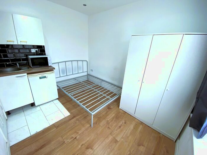 Studio To Rent In Ilford Lane, Ilford, IG1
