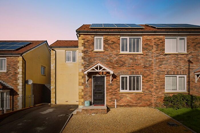 4 Bedroom Semi Detached House For Sale In Coed Y Dderwen, Cwmgwili, Llanelli, Carmarthenshire, SA14