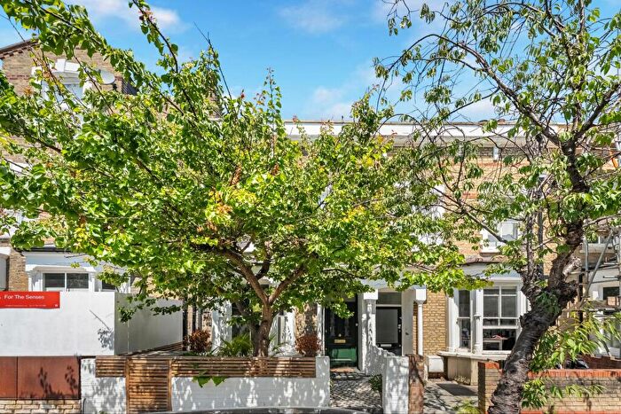 3 Bedroom Terraced House To Rent In Sydner Road, Stoke Newington, N16