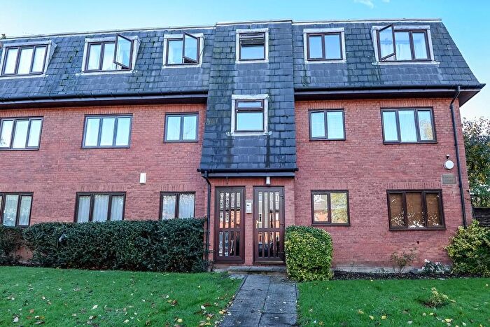 2 Bedroom Flat To Rent In De Bohun Avenue, Southgate, N14