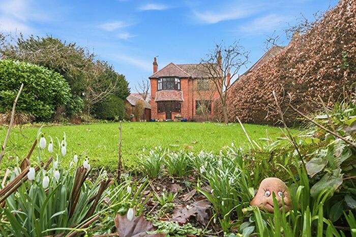 4 Bedroom Detached House For Sale In Bilton Road, Rugby, Warwickshire, CV22