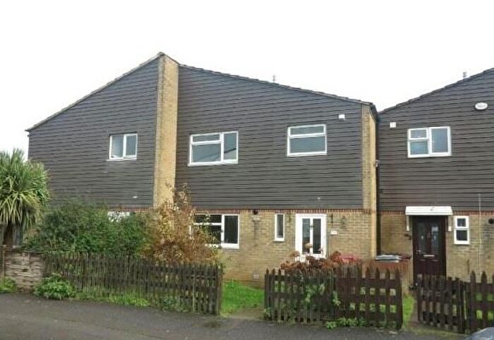 3 Bedroom Terraced House To Rent In Heroes Walk, Reading, RG2