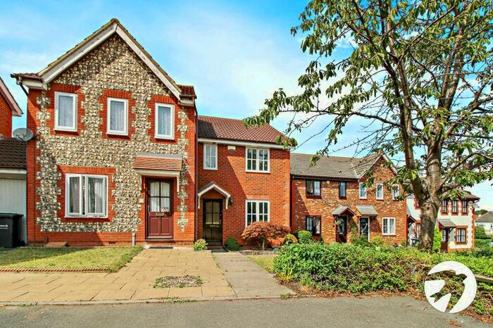 3 Bedroom Link Detached House To Rent In Foxwood Grove, Northfleet, Gravesend, Kent, DA11