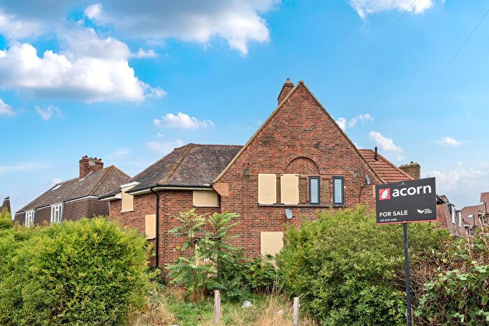 3 Bedroom Semi-detached House For Sale In Randlesdown Road, London, SE6