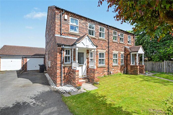 3 Bedroom Semi Detached House For Sale In Castlefields, Rothwell, Leeds, LS26